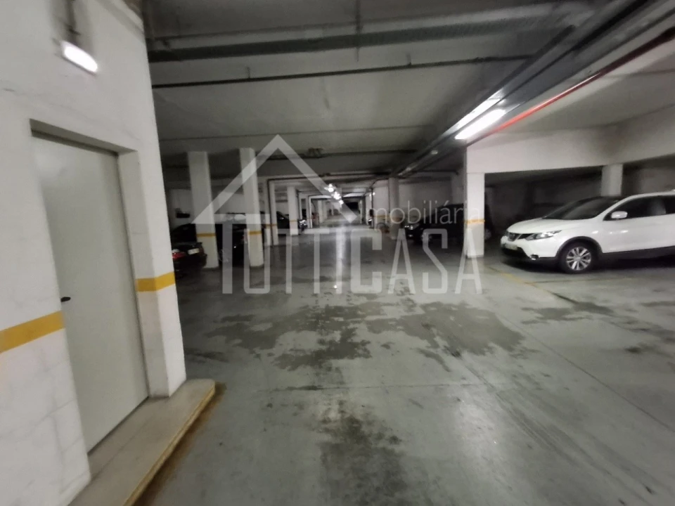 Negócio para Venda em Venda do Pinheiro e Santo Estêvão das Galés Foto 5