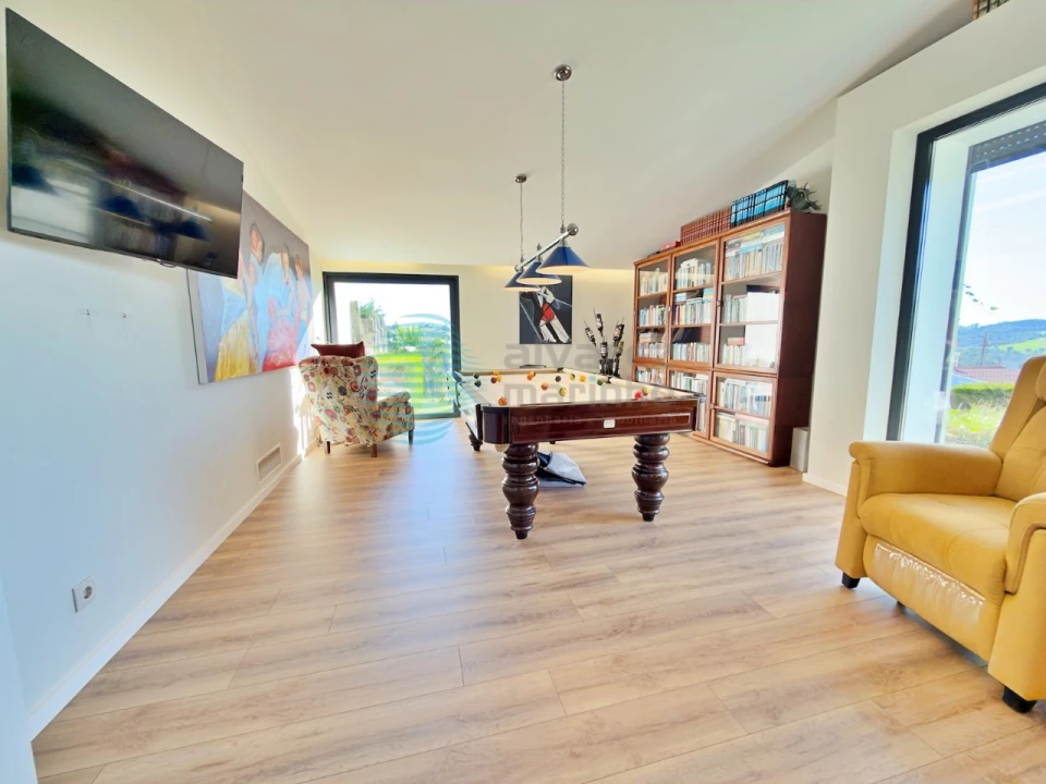 Moradia T4 para Venda em Carvoeira e Carmões Foto 5