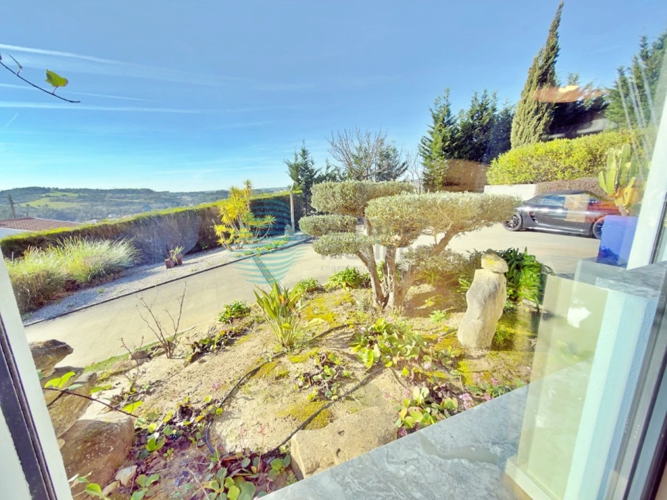 Moradia T4 para Venda em Carvoeira e Carmões Foto 8