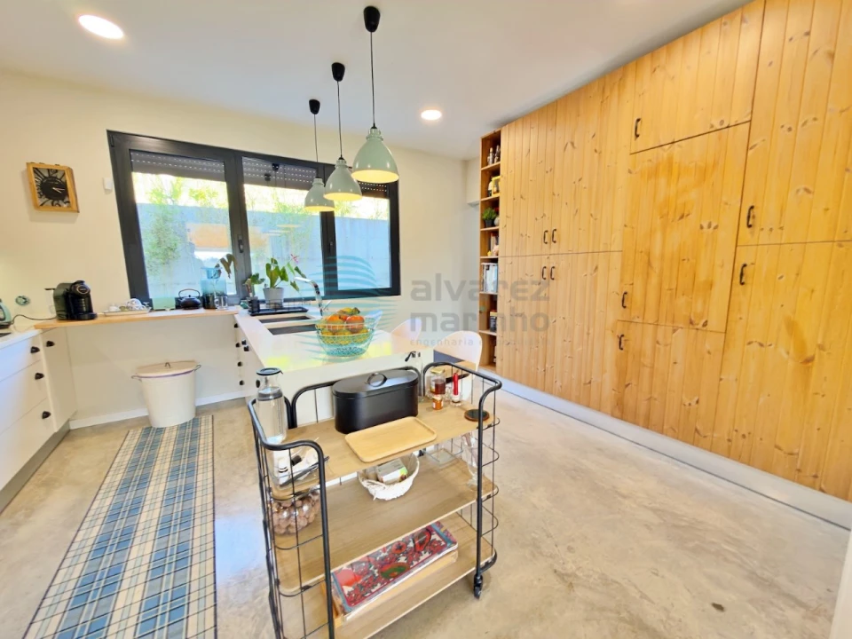 Moradia T4 para Venda em Carvoeira e Carmões Foto 19