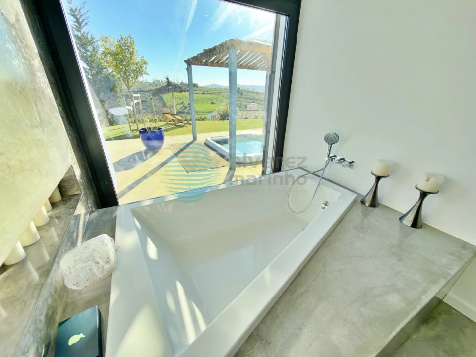 Moradia T4 para Venda em Carvoeira e Carmões Foto 35