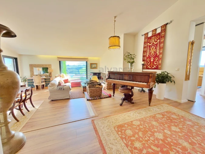 Moradia T4 para Venda em Carvoeira e Carmões Foto 9