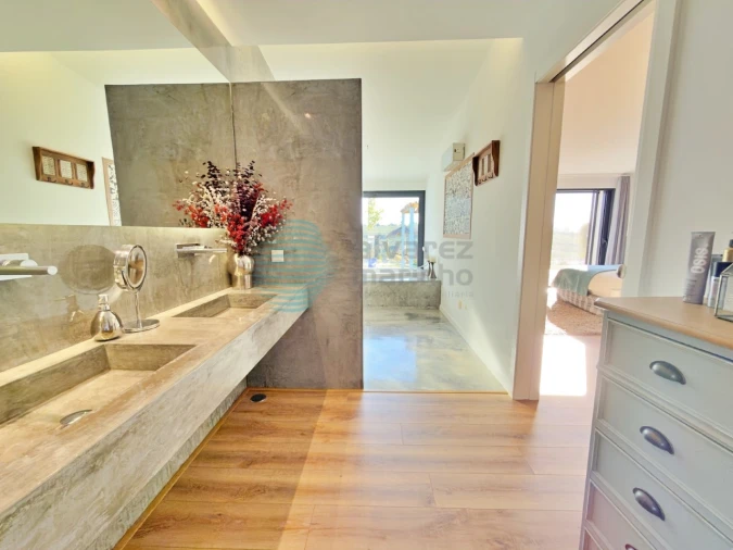 Moradia T4 para Venda em Carvoeira e Carmões Foto 32