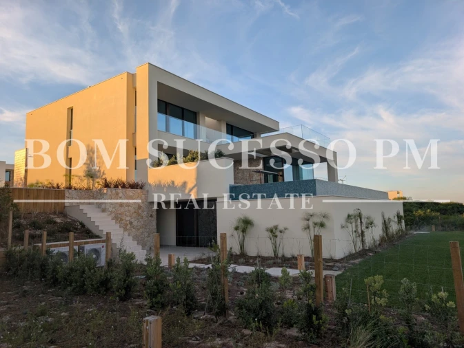 Moradia T5 para Venda em Vau Foto 1