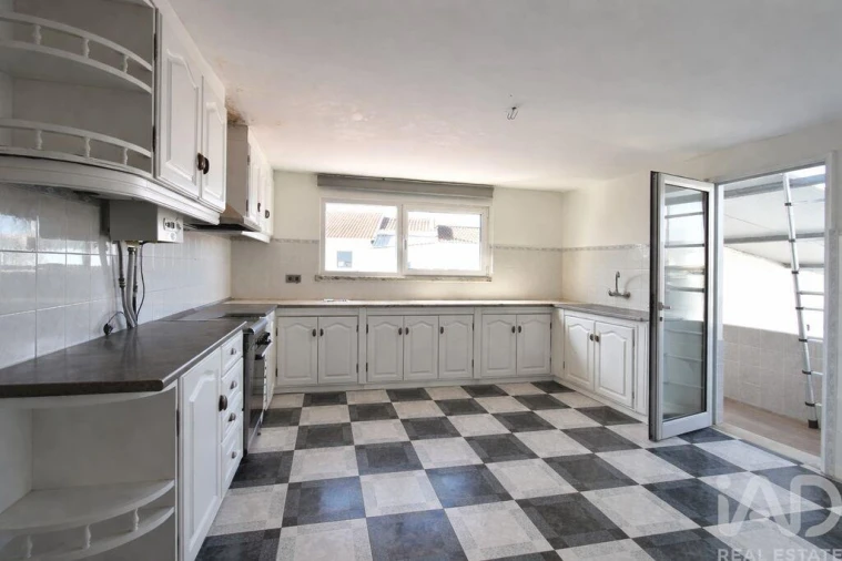 Moradia T6 para Venda em Maceira Foto 9