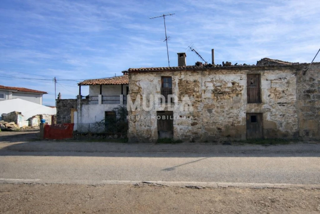 Moradia T3 para Venda em Vilar de Nantes Foto 1