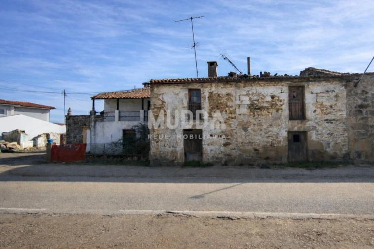 Moradia T3 para Venda em Vilar de Nantes Foto 1