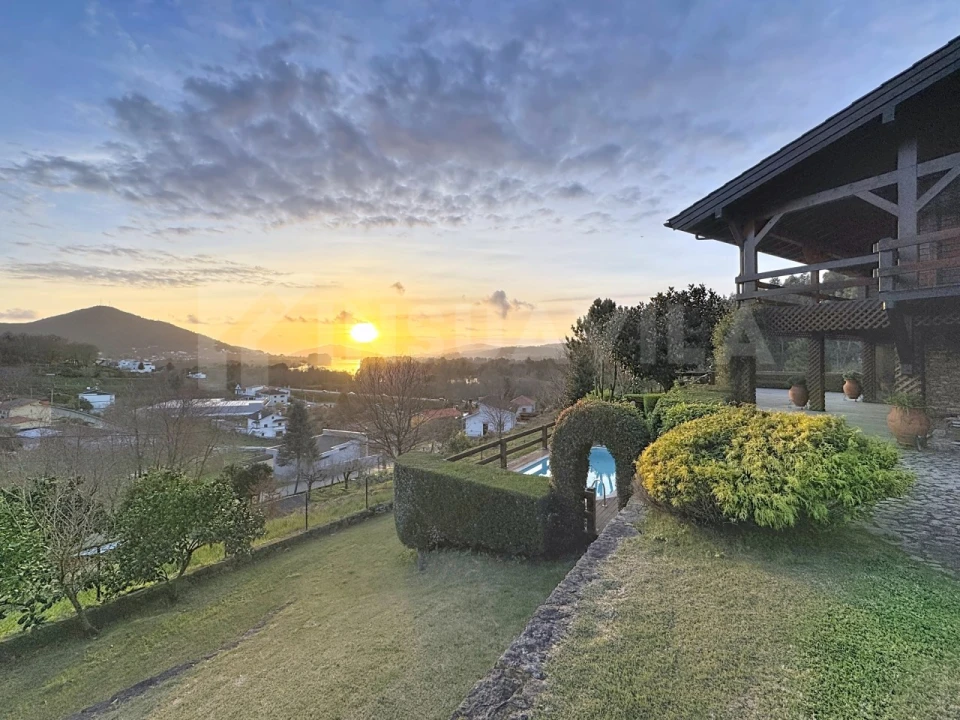 Moradia T4 para Venda em Vila Nova de Cerveira e Lovelhe Foto 1