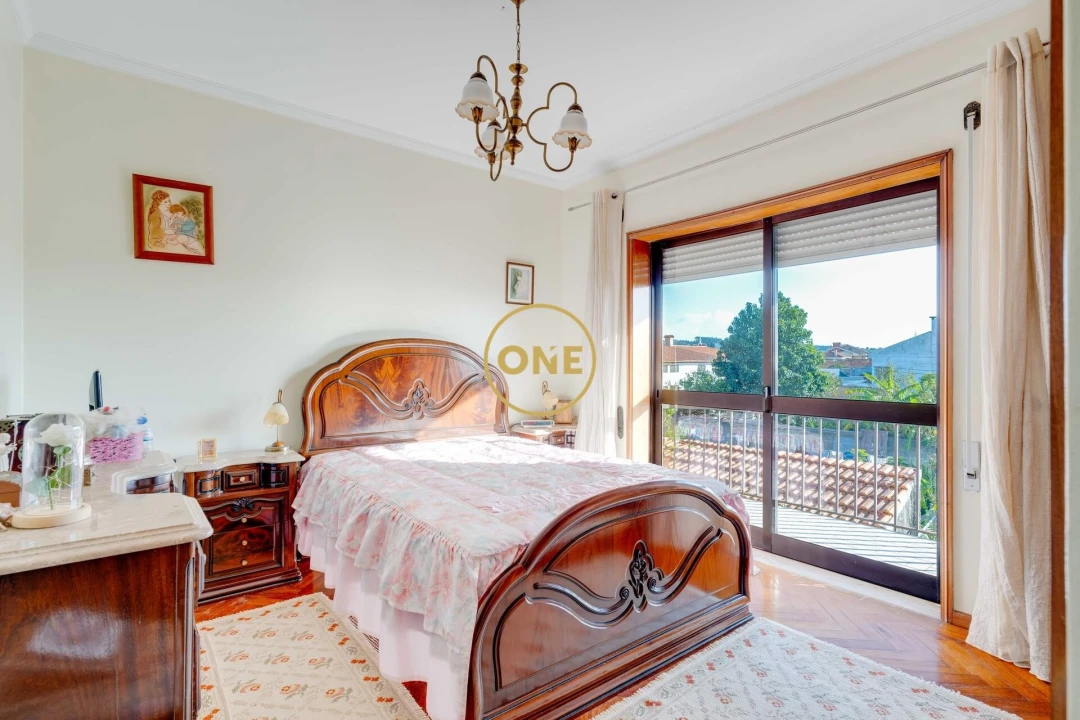 Moradia T4 para Venda em Paramos Foto 5