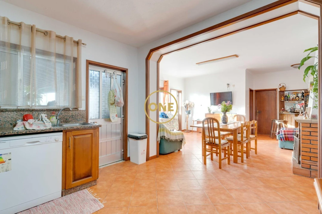 Moradia T4 para Venda em Paramos Foto 25