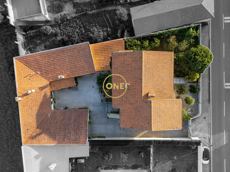 Moradia T4 para Venda em Paramos Foto 2