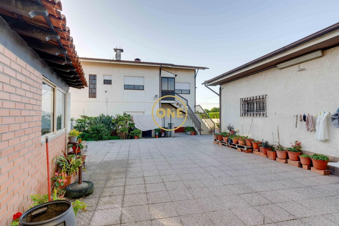 Moradia T4 para Venda em Paramos Foto 36