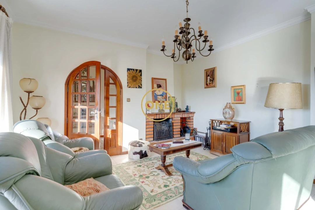 Moradia T4 para Venda em Paramos Foto 10