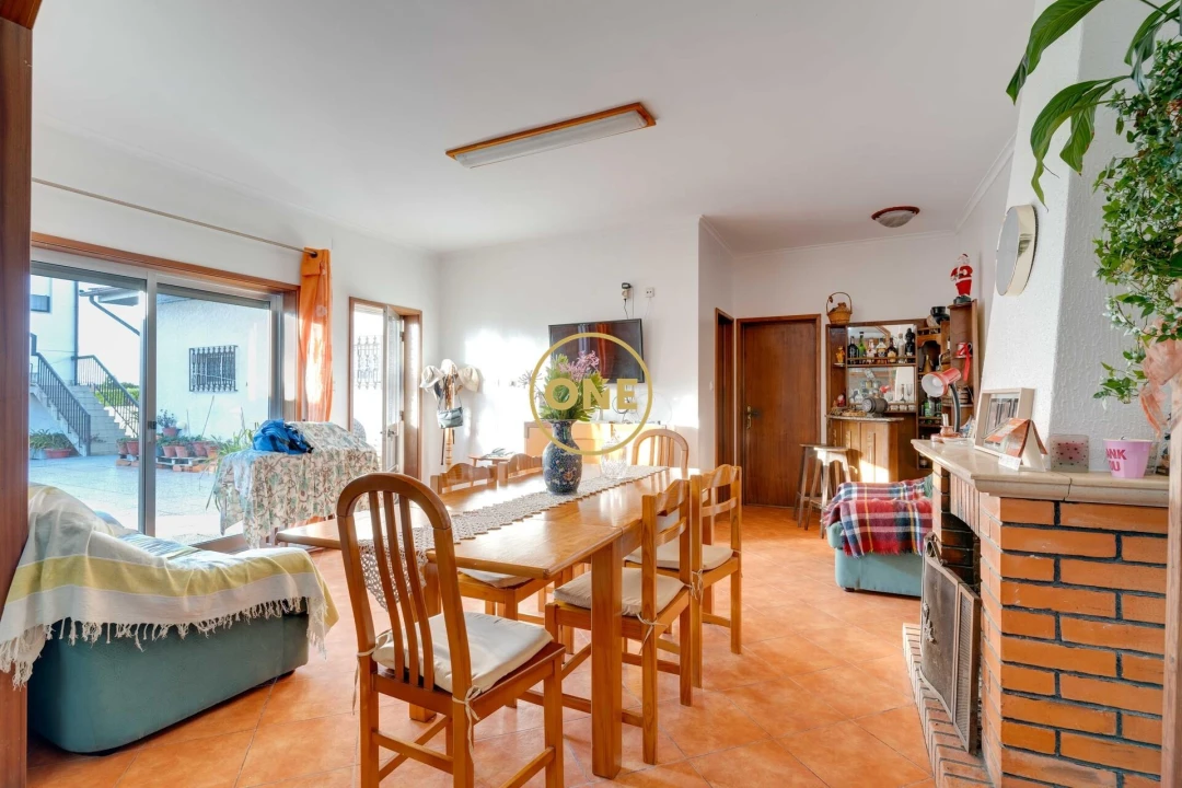 Moradia T4 para Venda em Paramos Foto 27