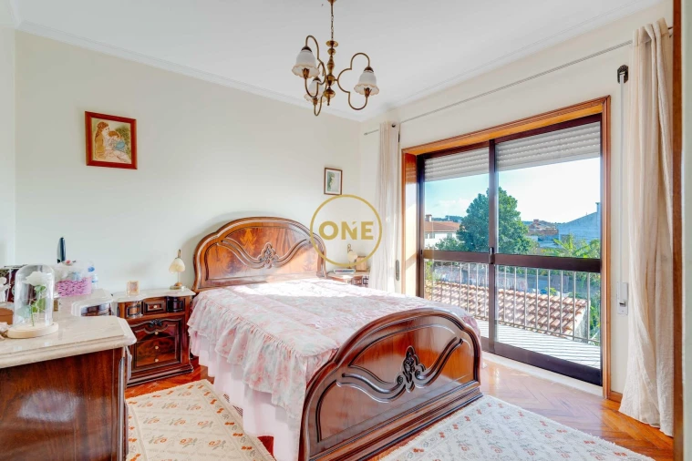 Moradia T4 para Venda em Paramos Foto 5