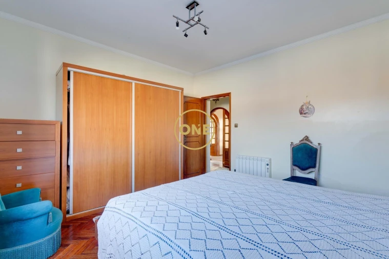 Moradia T4 para Venda em Paramos Foto 20