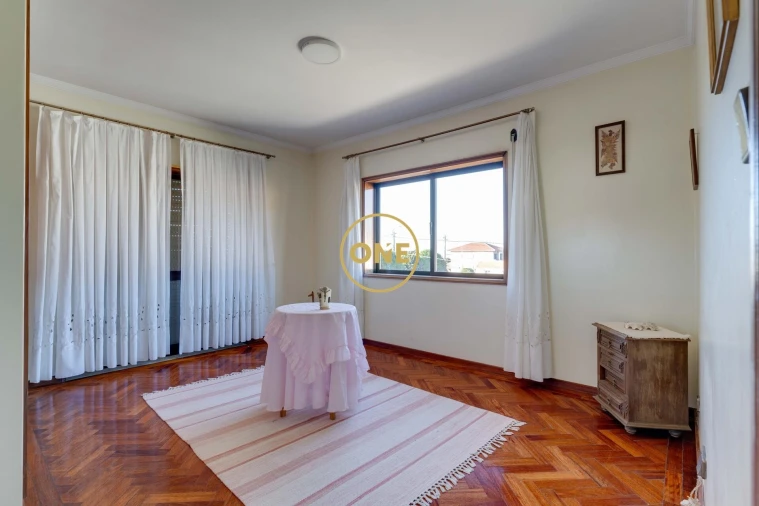 Moradia T4 para Venda em Paramos Foto 16