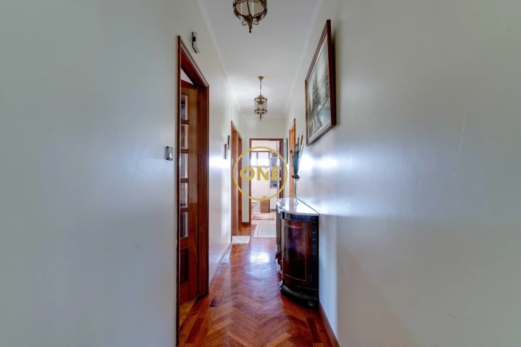 Moradia T4 para Venda em Paramos Foto 13