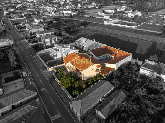 Moradia T4 para Venda em Paramos Foto 4