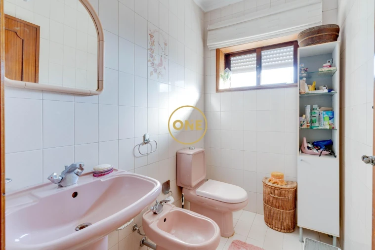 Moradia T4 para Venda em Paramos Foto 8