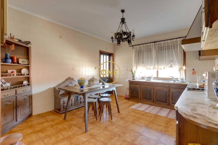 Moradia T4 para Venda em Paramos Foto 14