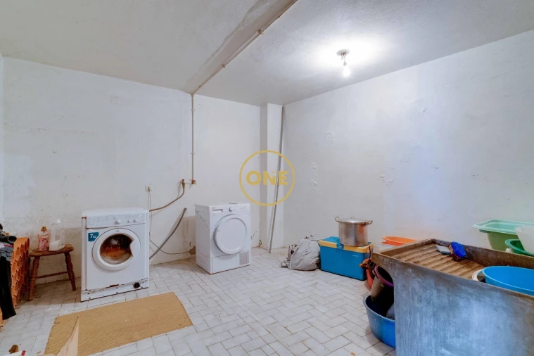 Moradia T4 para Venda em Paramos Foto 32