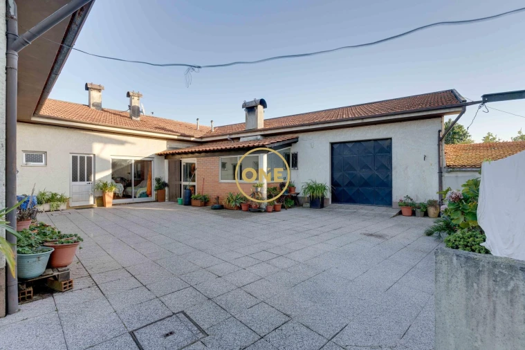 Moradia T4 para Venda em Paramos Foto 35