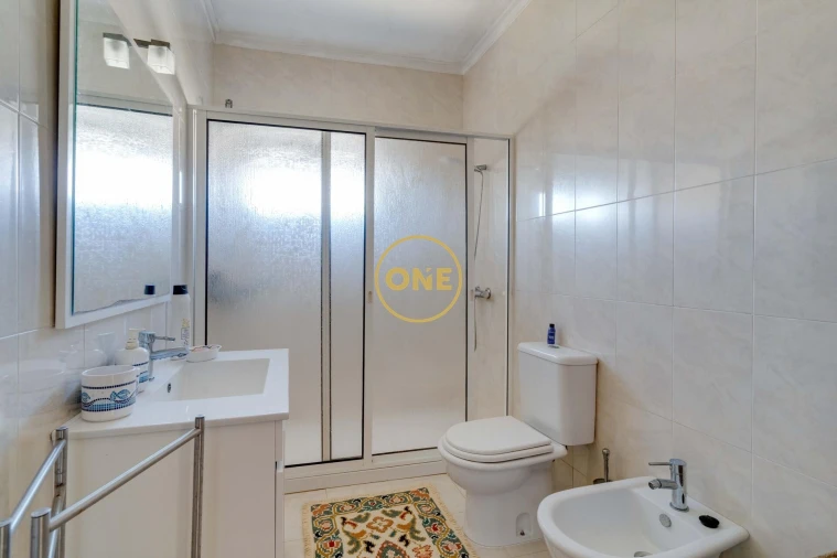 Moradia T4 para Venda em Paramos Foto 18