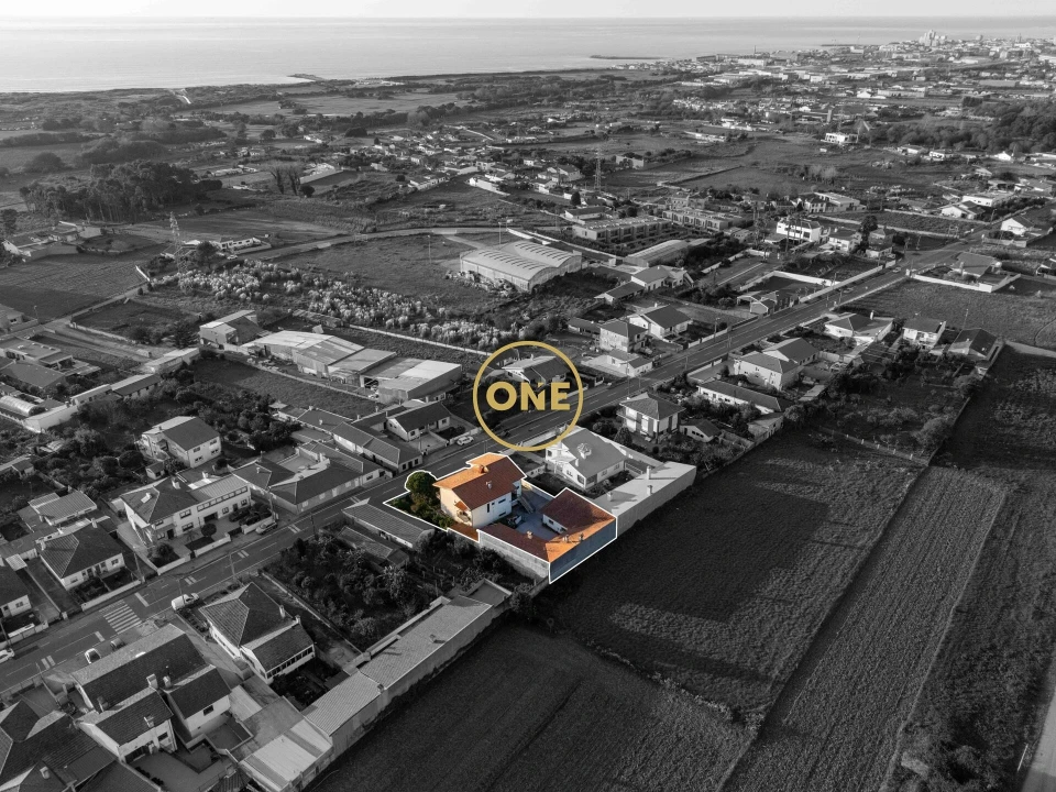 Moradia T4 para Venda em Paramos Foto 3