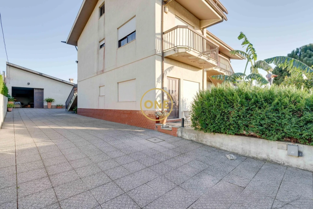 Moradia T4 para Venda em Paramos Foto 33