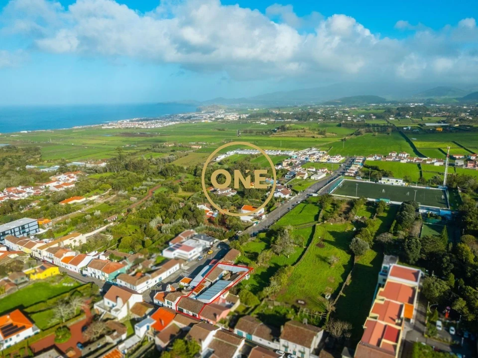 Armazém para Venda em Pico da Pedra Foto 1