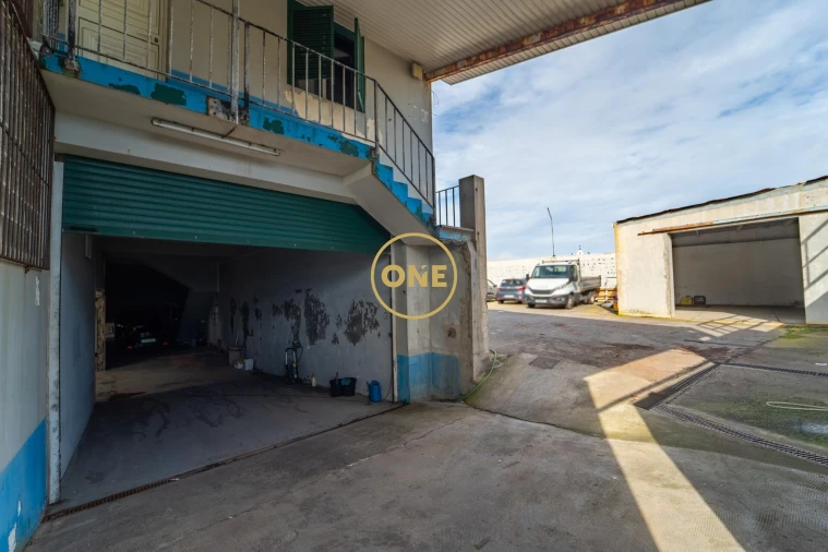 Armazém para Venda em Ponta Delgada (São José) Foto 9