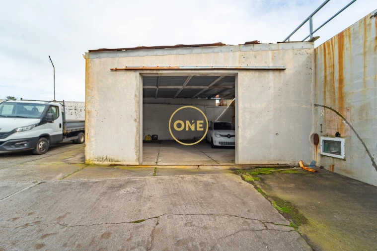 Armazém para Venda em Ponta Delgada (São José) Foto 14