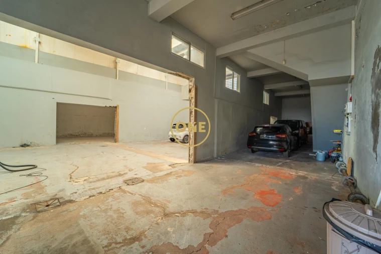 Armazém para Venda em Ponta Delgada (São José) Foto 3