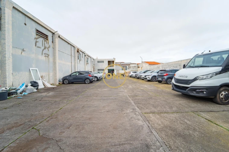 Armazém para Venda em Ponta Delgada (São José) Foto 17