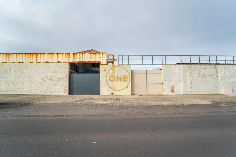 Armazém para Venda em Ponta Delgada (São José) Foto 19