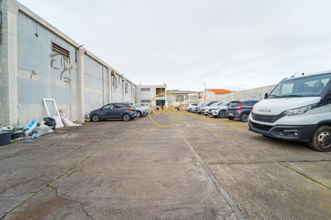 Armazém para Venda em Ponta Delgada (São José) Foto 17