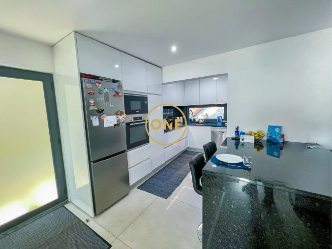 Moradia T3 para Venda em Landim Foto 6