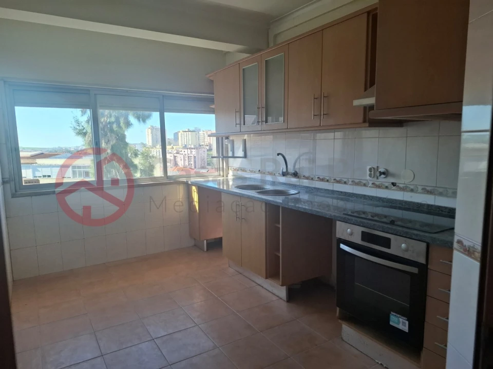 Apartamento T2 para Venda em Queluz e Belas Foto 2