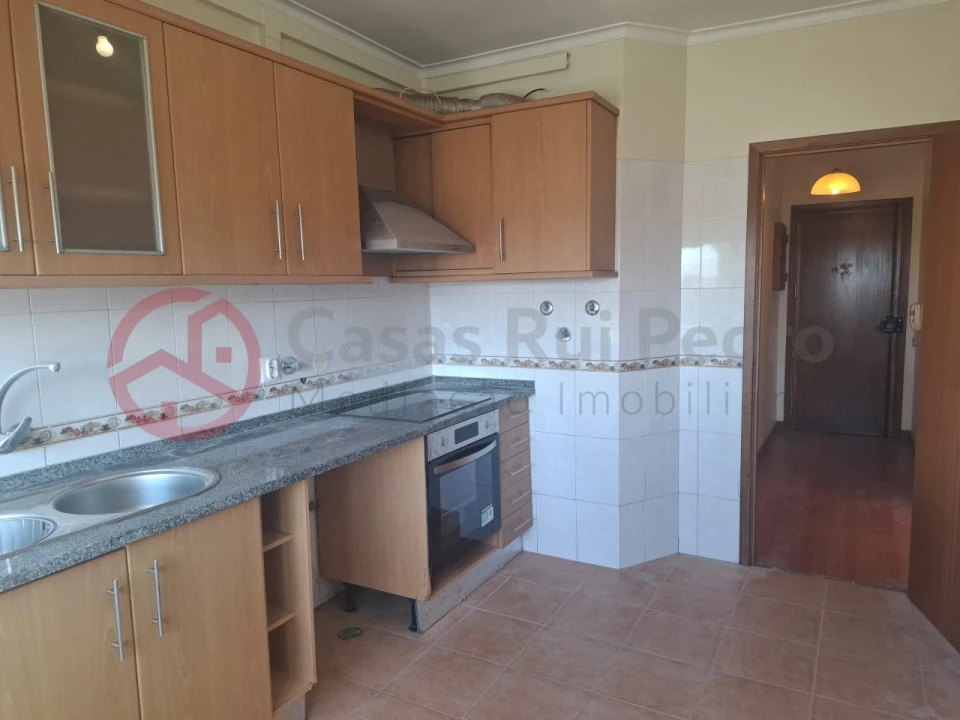 Apartamento T2 para Venda em Queluz e Belas Foto 3