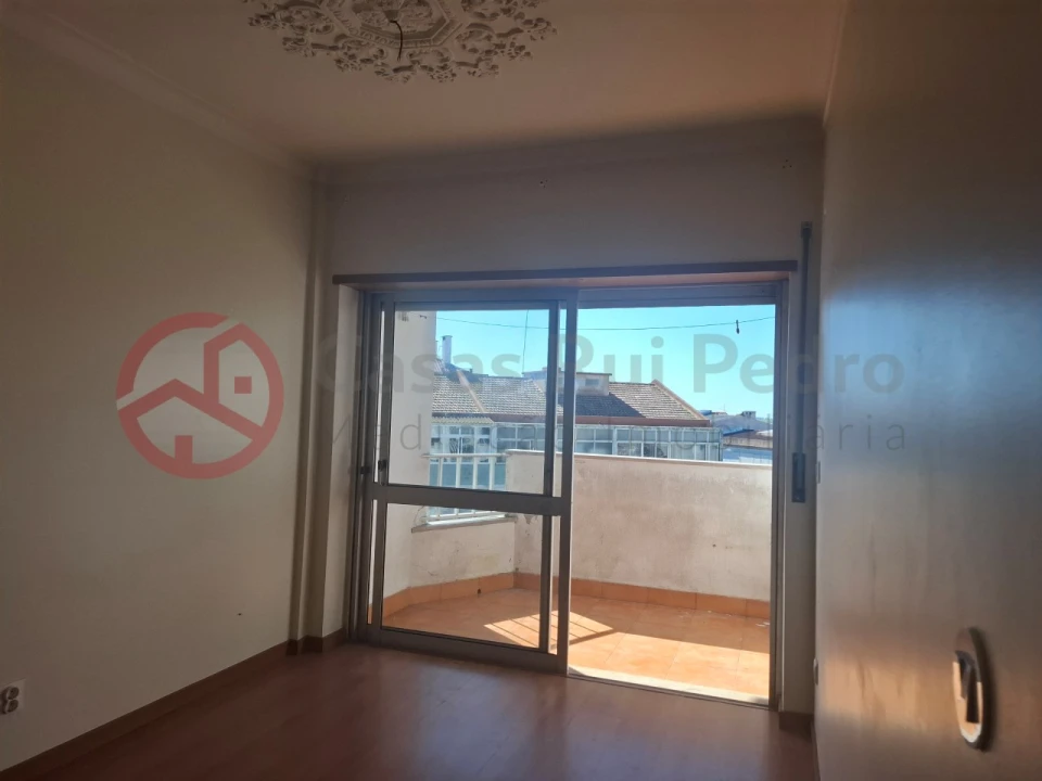 Apartamento T2 para Venda em Queluz e Belas Foto 6