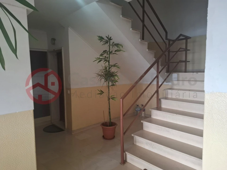 Apartamento T2 para Venda em Queluz e Belas Foto 20