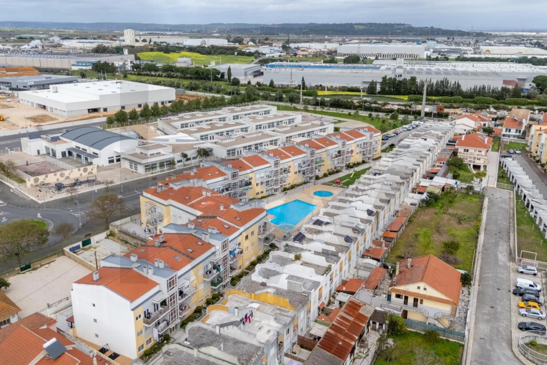 Apartamento T3 para Venda em Carregado e Cadafais Foto 38