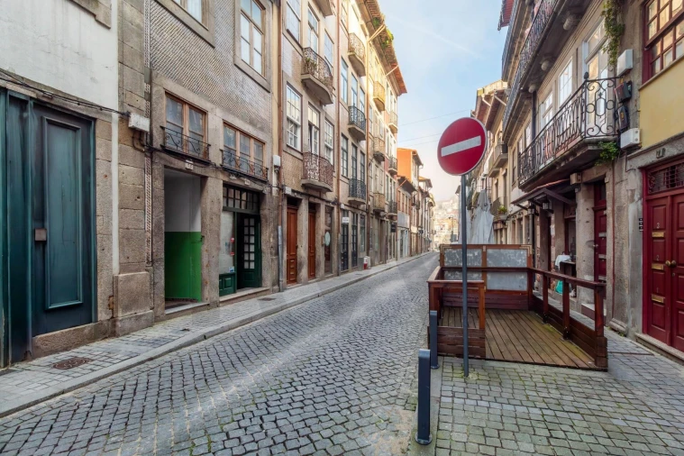 Prédio para Venda em Santa Marinha e São Pedro da Afurada Foto 22