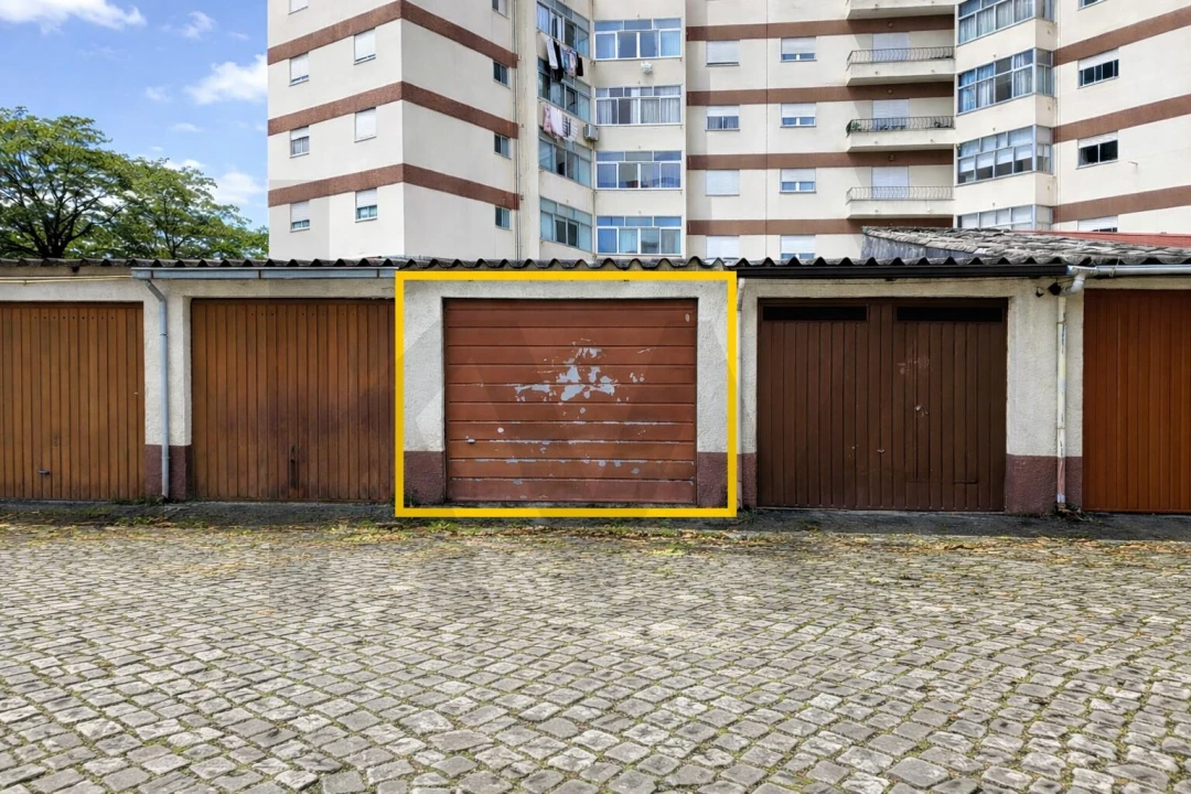 Garagem para Arrendamento em Sé Nova, Santa Cruz, Almedina e São Bartolomeu Foto 1