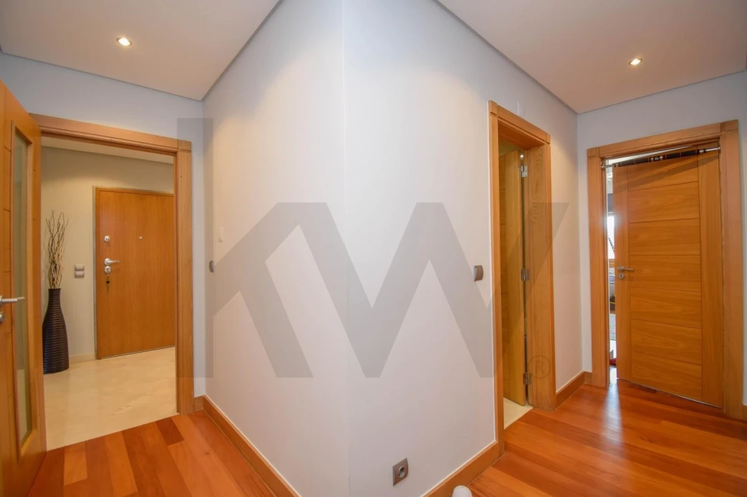 Apartamento T3 para Arrendamento em Alcabideche Foto 2