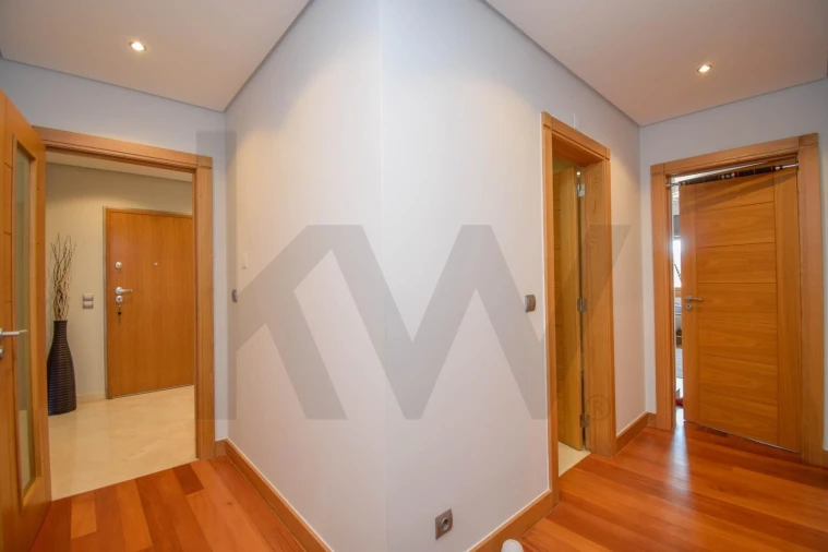 Apartamento T3 para Arrendamento em Alcabideche Foto 2