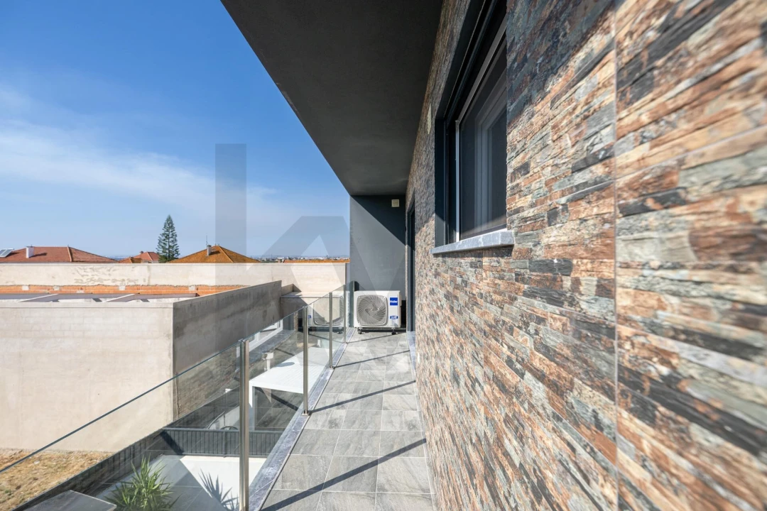 Moradia T3 para Arrendamento em Sarilhos Grandes Foto 33