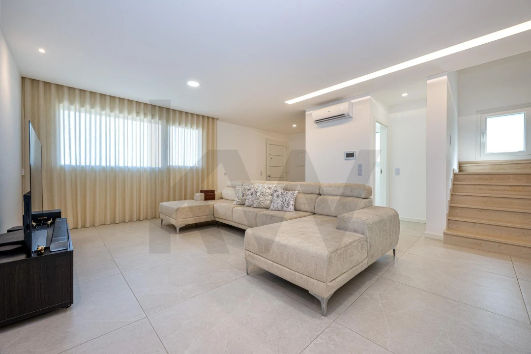 Moradia T3 para Arrendamento em Sarilhos Grandes Foto 13