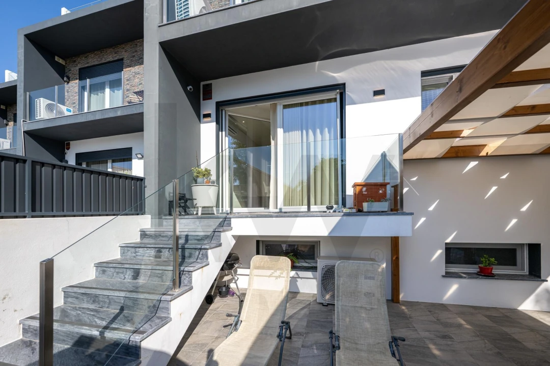 Moradia T3 para Arrendamento em Sarilhos Grandes Foto 10